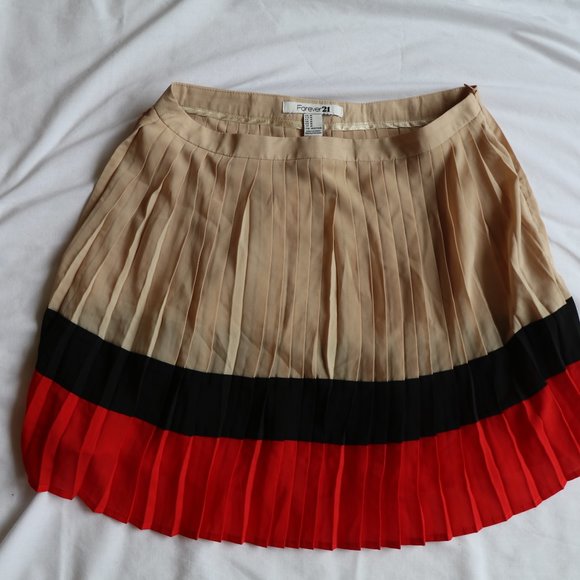 Forever 21 Pleated Skirt - Picture 3 of 3